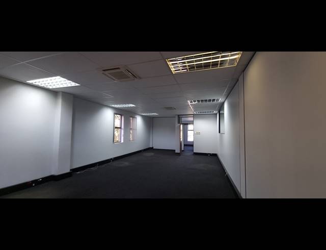 1,000M² SERVICED OFFICE FOR SALE IN TOWN BUSH VALLEY